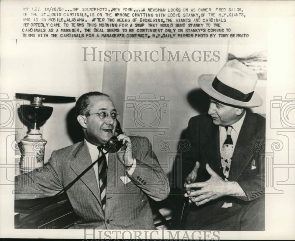1951 Press Photo Cardinals baseball team owner Fred Saigh with newsman, New York- Historic Images