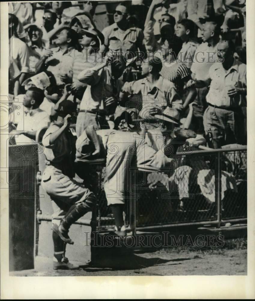 1949 Press Photo Philadelphia Athletics' Astroth & White during game, New York- Historic Images