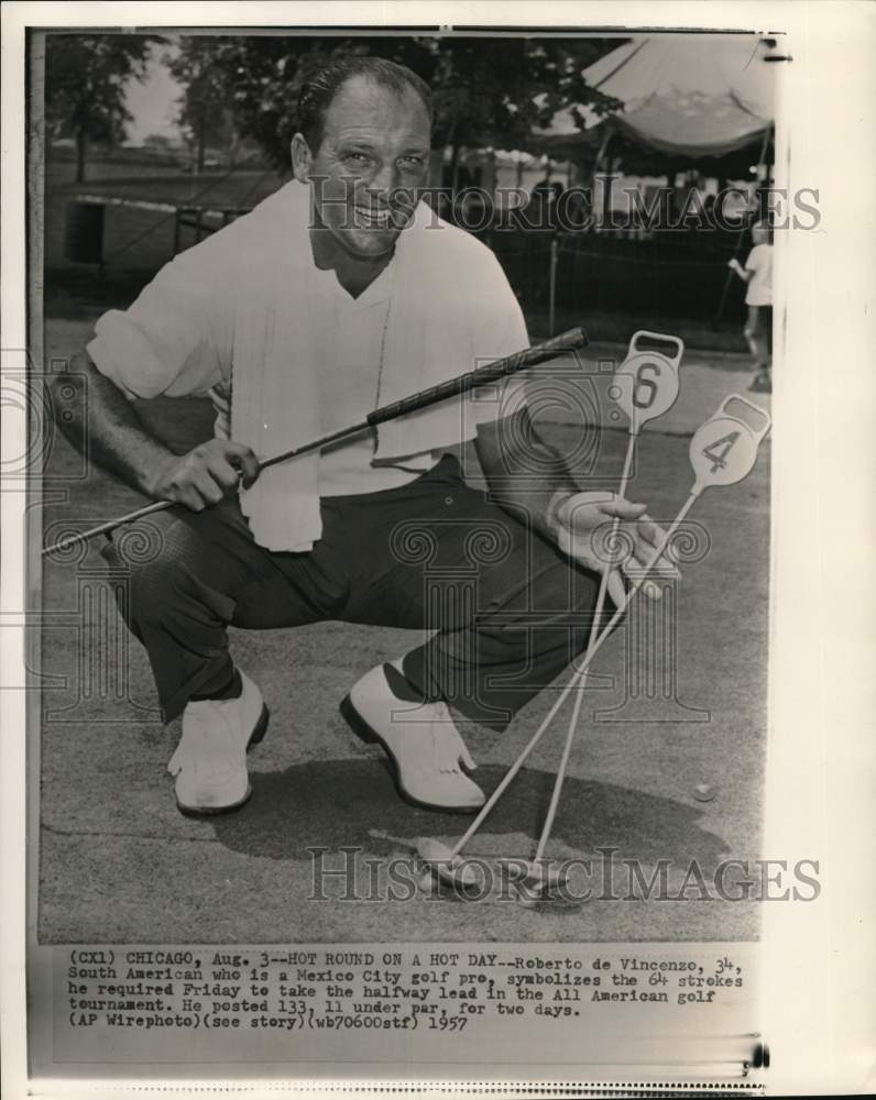 1957 Press Photo Golfer Roberto de Vicenzo, Chicago, Illinois - pis04383- Historic Images