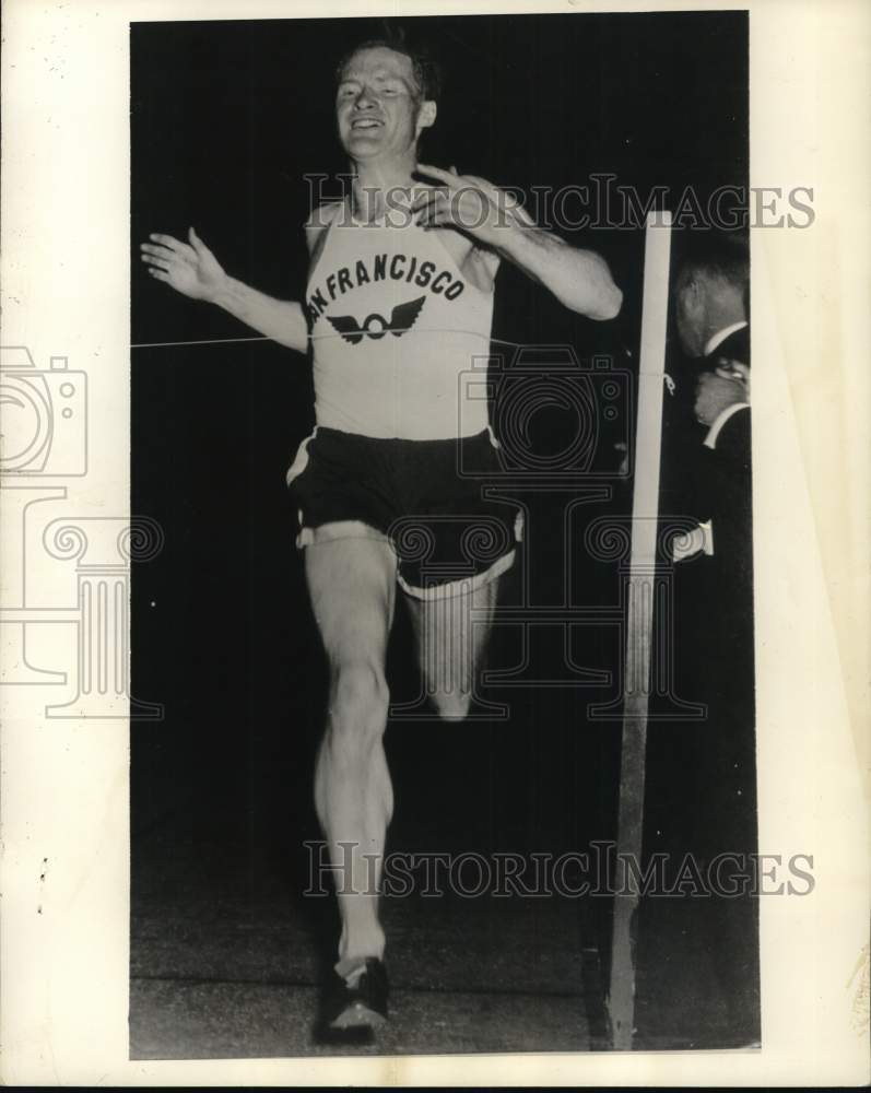 1946 Press Photo San Francisco&#39;s Olympic Club Runner Norman Bright - pis04429- Historic Images