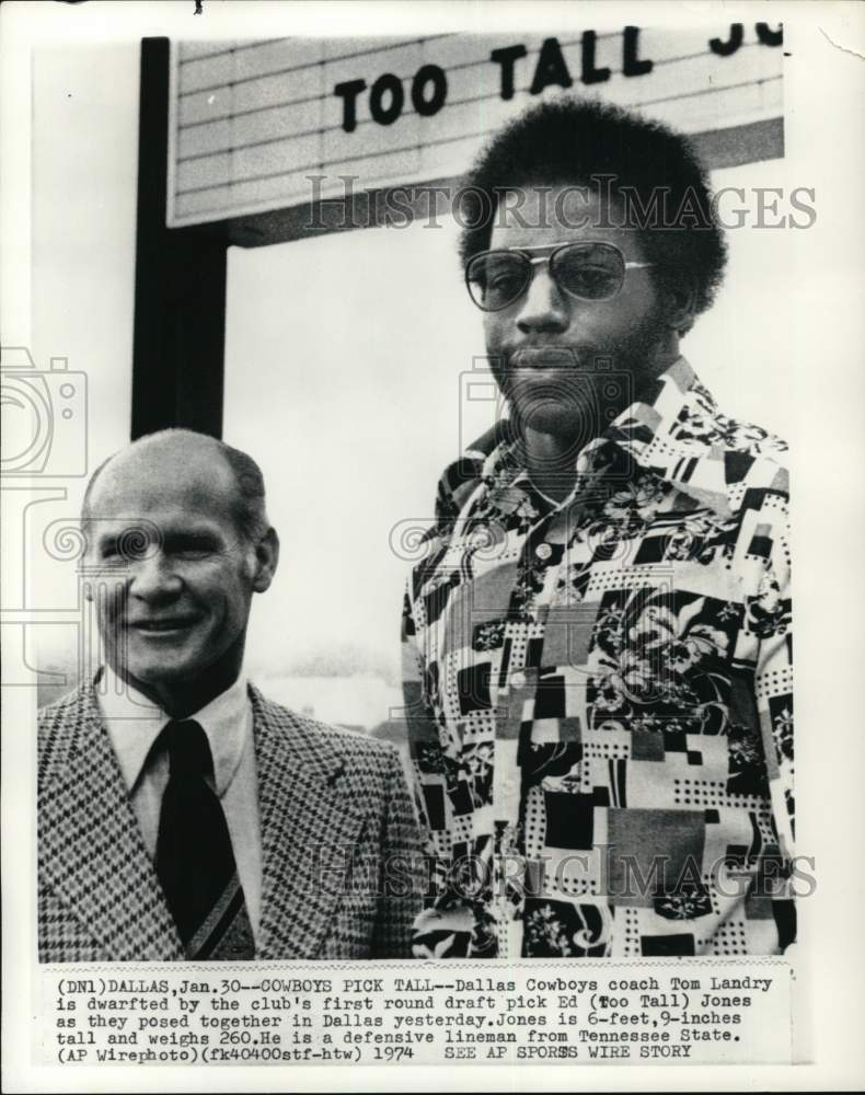 1974 Press Photo Cowboys&#39; Tom Landry &amp; Ed &quot;Too Tall&quot; Jones, Football, TX- Historic Images