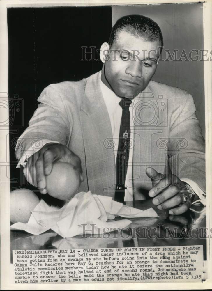 Press Photo Boxer Harold Johnson shows drugged orange he ate, Philadelphia- Historic Images