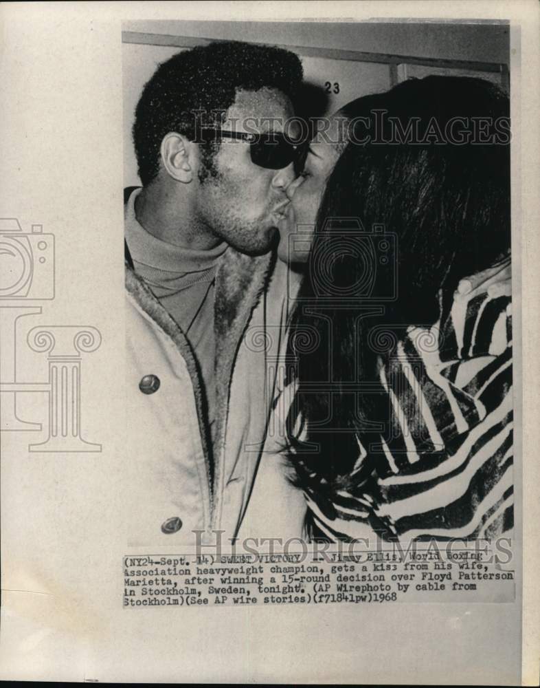 1968 Press Photo Boxer Jimmy Ellis &amp; wife Marietta kissing, Stockholm, Sweden- Historic Images