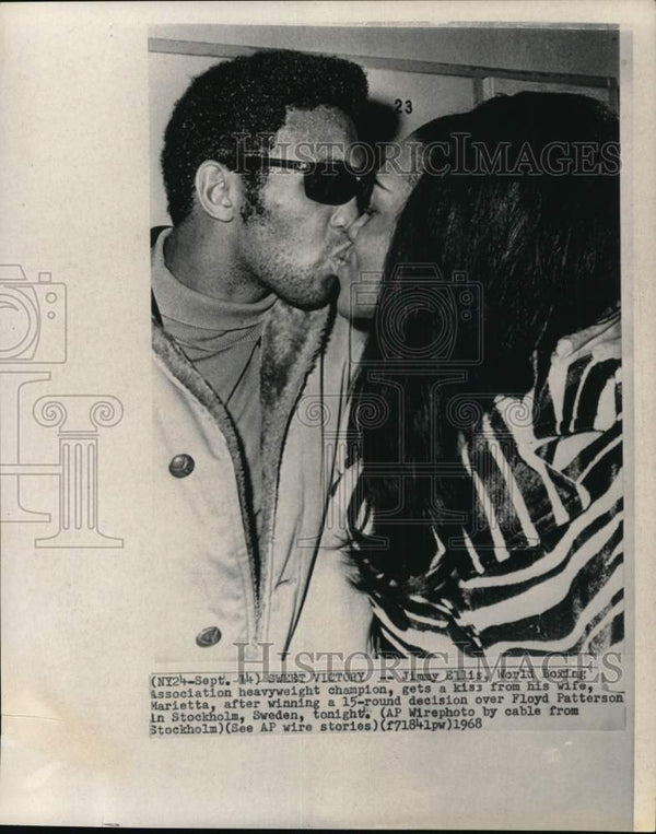 1968 Press Photo Boxer Jimmy Ellis & wife Marietta kissing, Stockholm ...