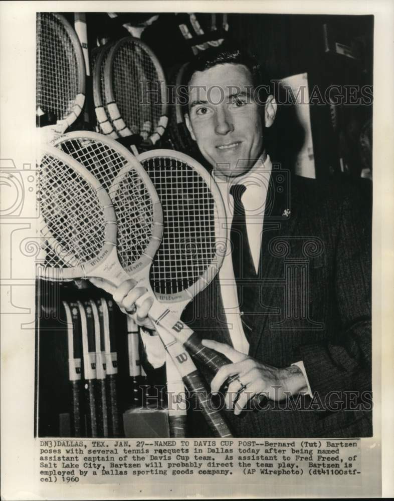 1960 Press Photo Tennis player Bernard "Tut" Bartzen & racquets, Dallas, Texas- Historic Images