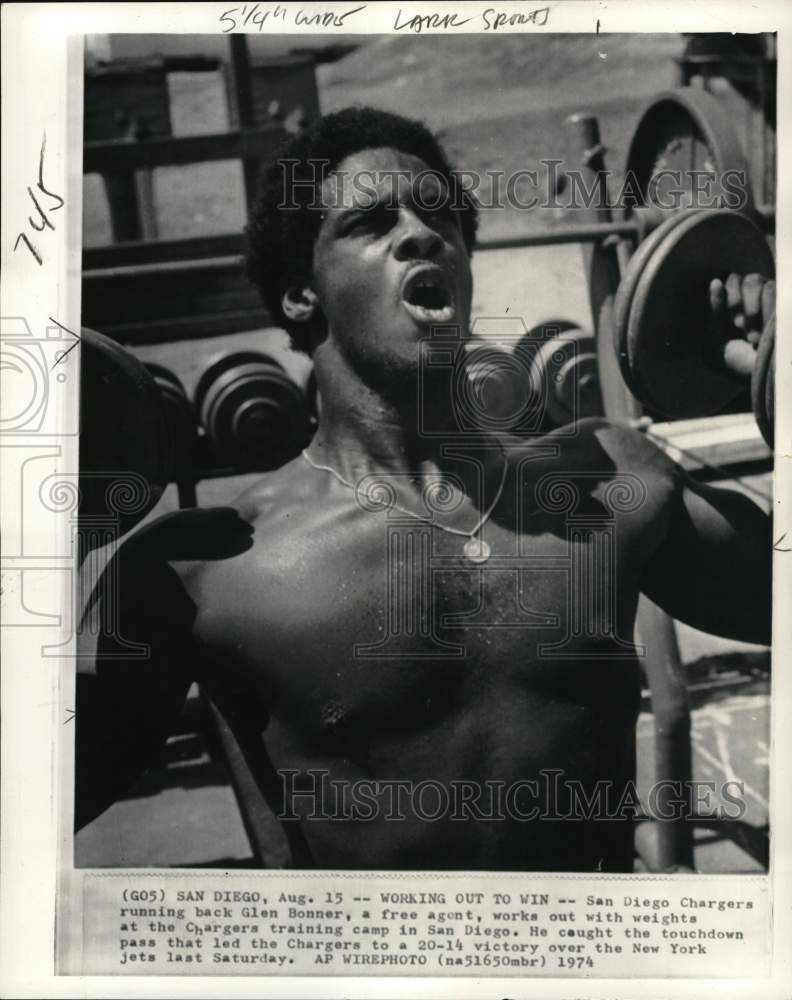 1974 Press Photo San Diego Chargers Glen Bonner works out, San Diego - pis04823- Historic Images