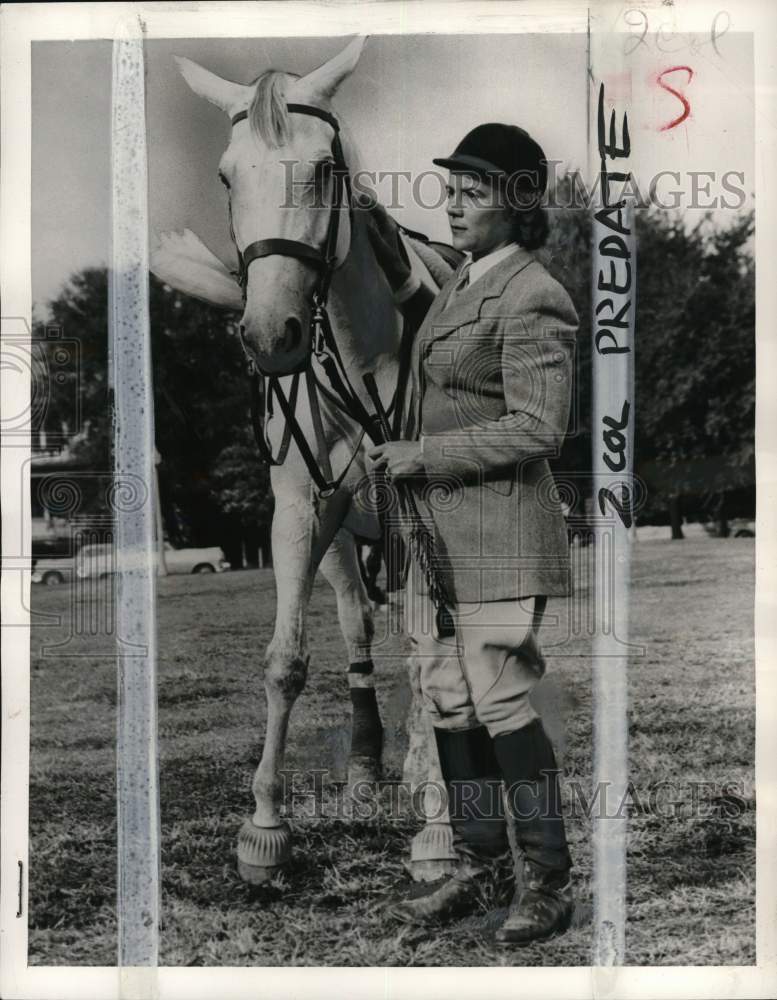 1957 Press Photo Mrs. Carol Durand &amp; horse &quot;Miss Budweiser&quot; - pis05048- Historic Images