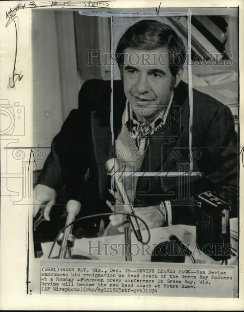 1974 Press Photo Green Bay Packers' Dan Devine, resignation, news conference, WI- Historic Images