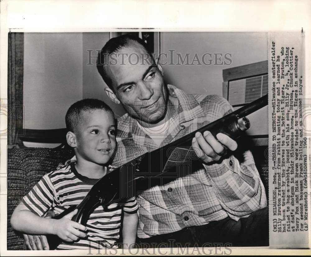 1960 Press Photo Baseball player Billy Bruton &amp; son with gun at home, Milwaukee- Historic Images