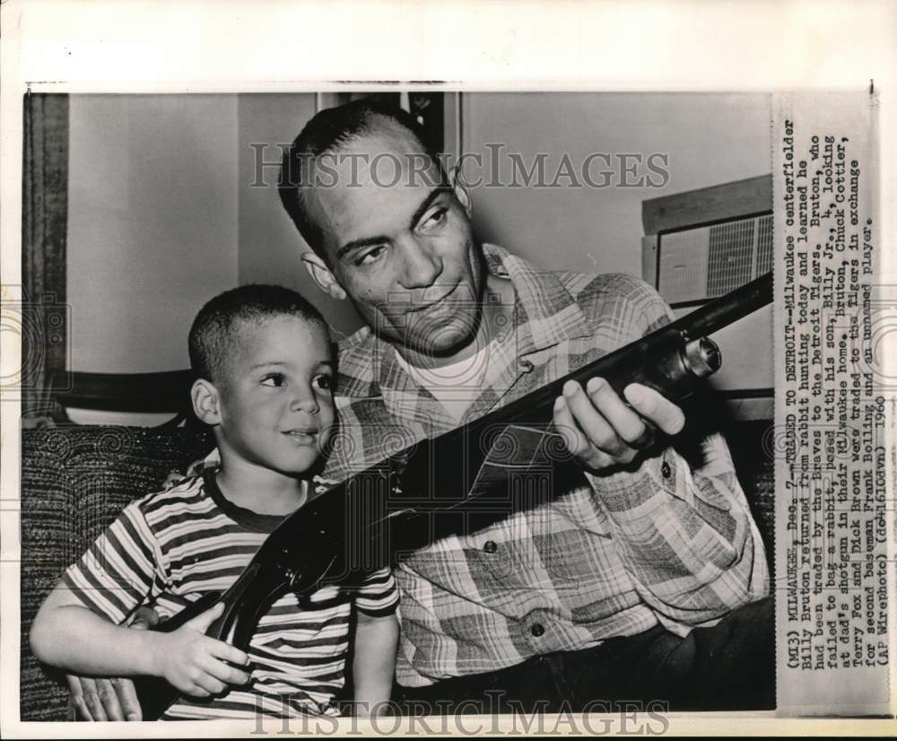 1960 Press Photo Baseball player Billy Bruton & son with gun at home, Milwaukee- Historic Images