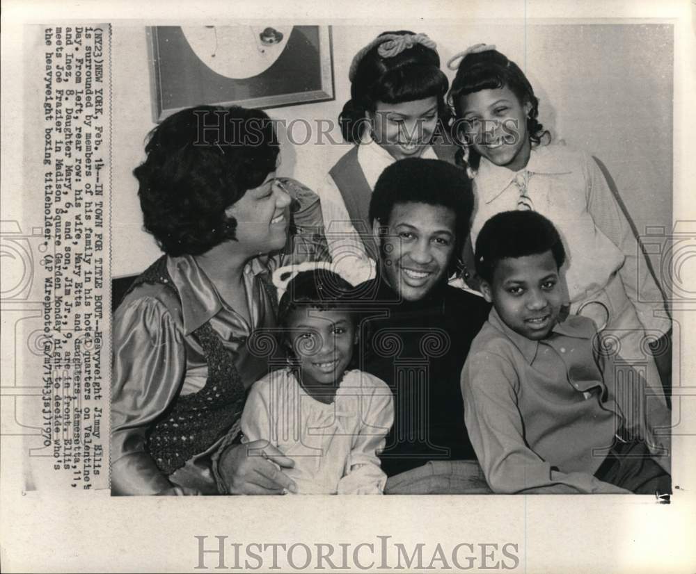 1970 Press Photo Boxer Jimmy Ellis with his wife Mary Etta &amp; children, New York- Historic Images