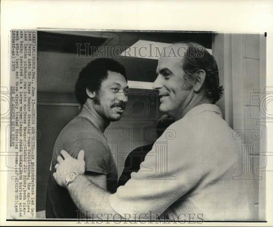 1975 Press Photo Baseball Players Jim Bibby Of Indians, Gaylord Perry Of Rangers- Historic Images