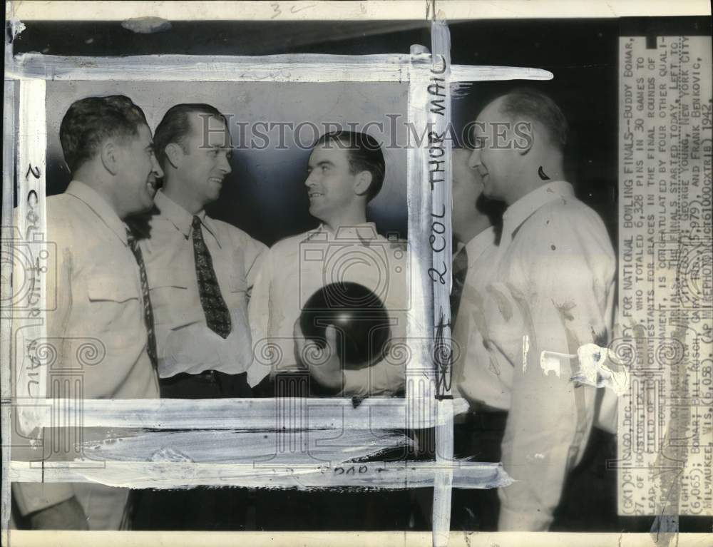 1942 Press Photo Buddy Bomar, fellow qualifiers, National Bowling Tournament, IL- Historic Images