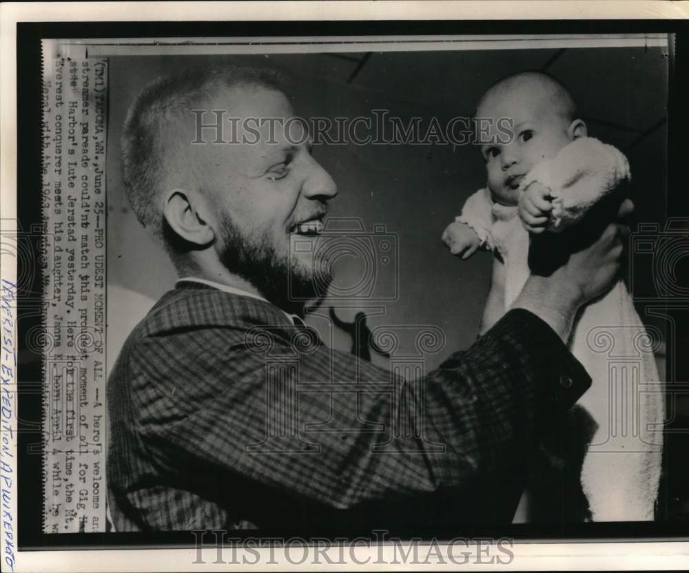 1963 Press Photo Mountaineer Lute Jerstad &amp; daughter Janna K, Tacoma, Washington- Historic Images