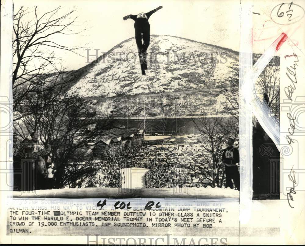 1957 Press Photo Skier Art Devlin during ski jumping tournament, Bear Mountain- Historic Images
