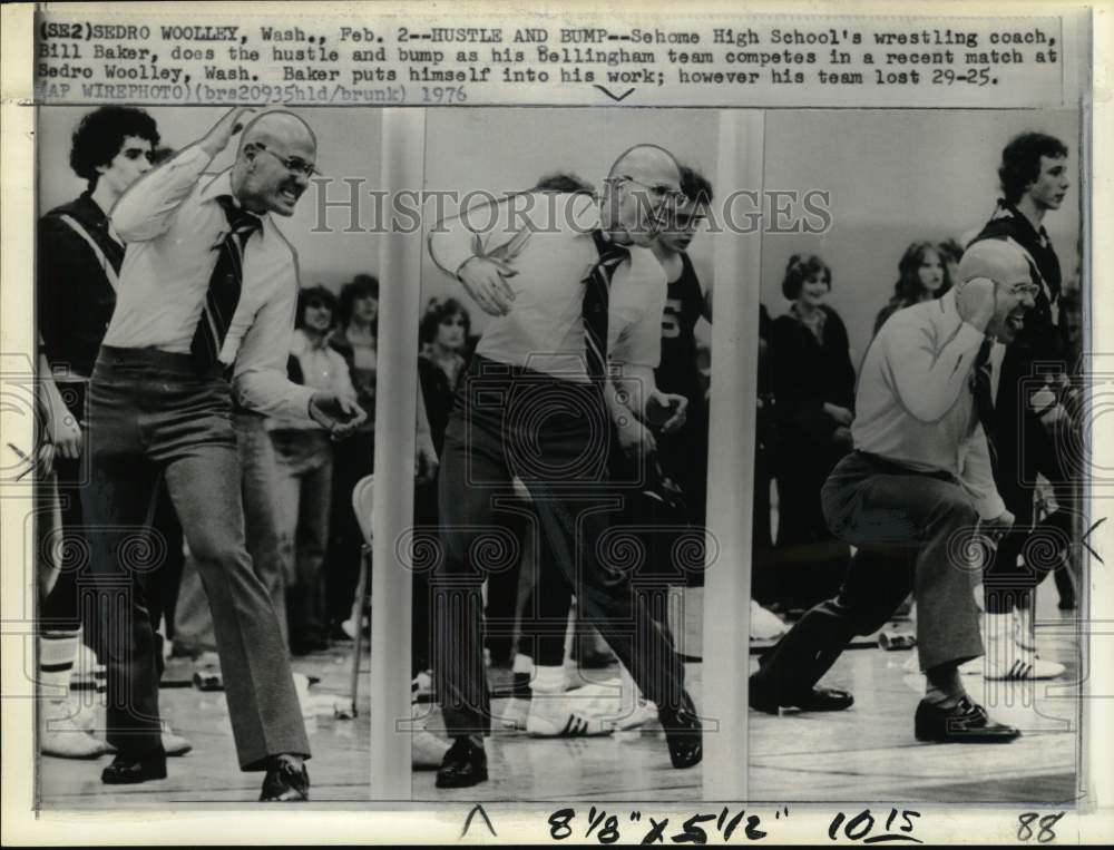1976 Press Photo Wrestling coach Bill Baker during a match at Sedro Woolley, WA- Historic Images