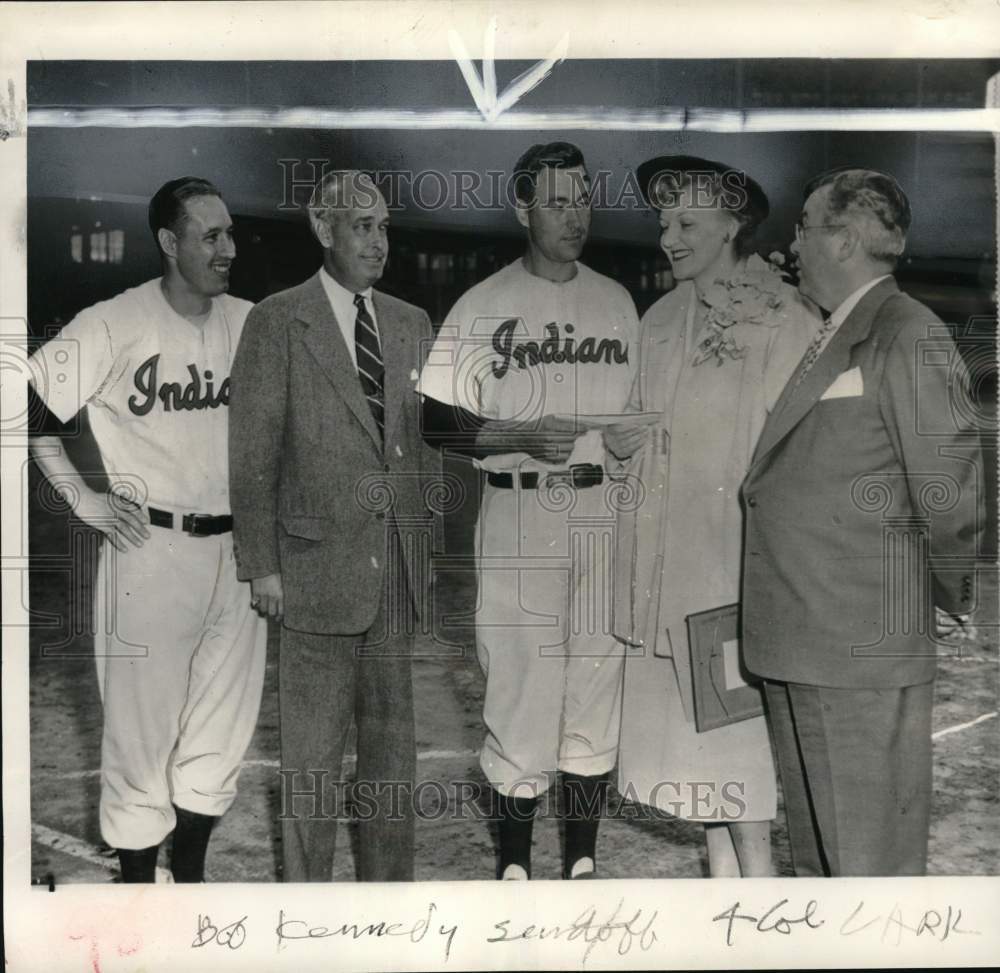 1952 Press Photo Indians Baseball Player Bob Kennedy Gets Check For Seattle Move- Historic Images