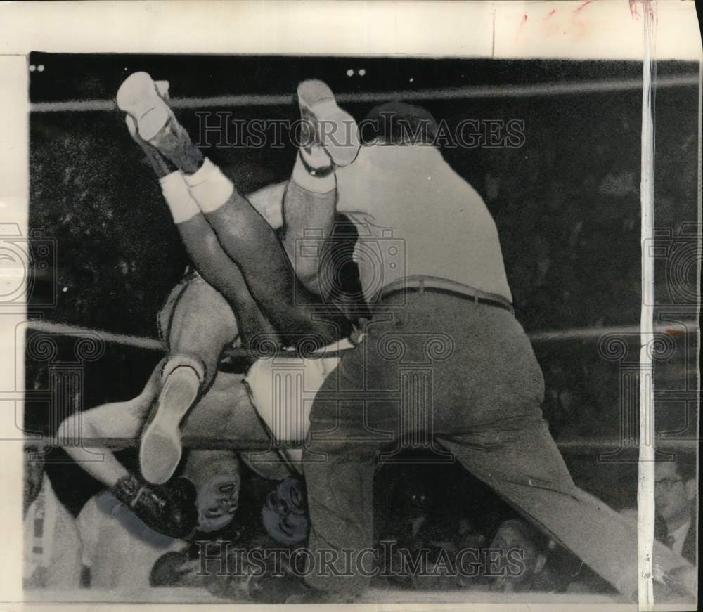 1955 Press Photo Boxers Rocky Castellani &amp; Holly Mins bout, Tony LaBranchy, DC- Historic Images