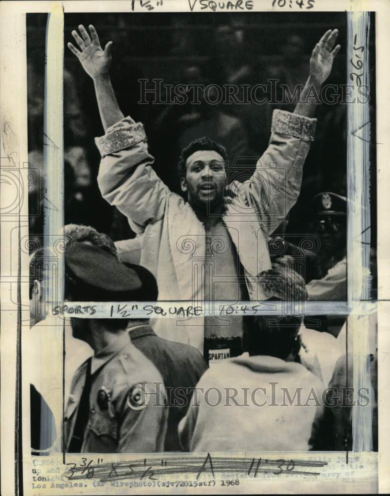 1968 Press Photo Boxer Jimmy Ellis celebrates victory over Jerry Quarry- Historic Images