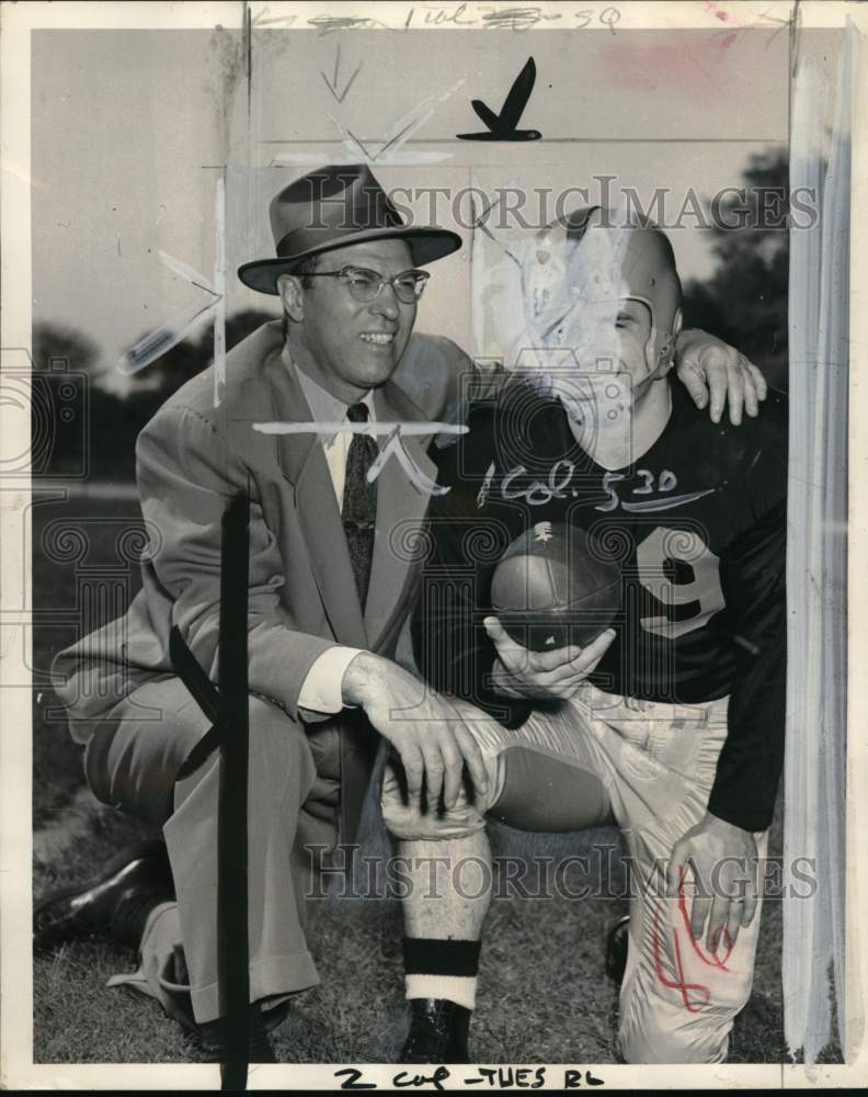1951 Press Photo Ray Eliot and Captain Chuck Studley, college football, IL- Historic Images