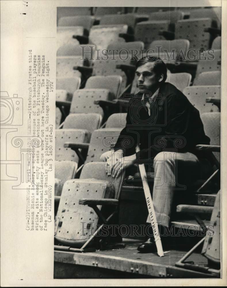 1972 Press Photo Baseball's Richie Hebner at hockey game, Pittsburgh, PA- Historic Images