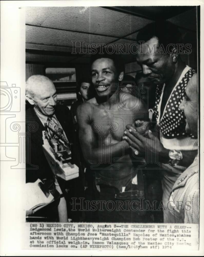 1974 Press Photo Hedgemond Lewis &amp; Bob Foster weigh in, Boxing, Mexico City- Historic Images