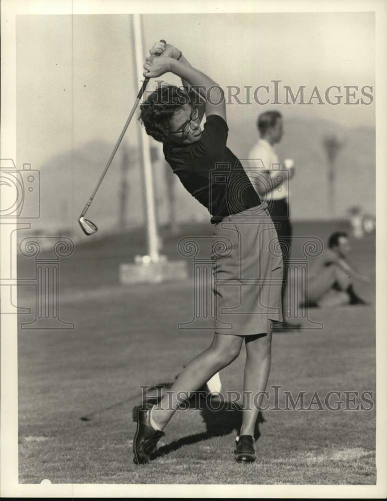 1962 Press Photo Golfer Shirley Englehorn shows swing form - pis06249- Historic Images