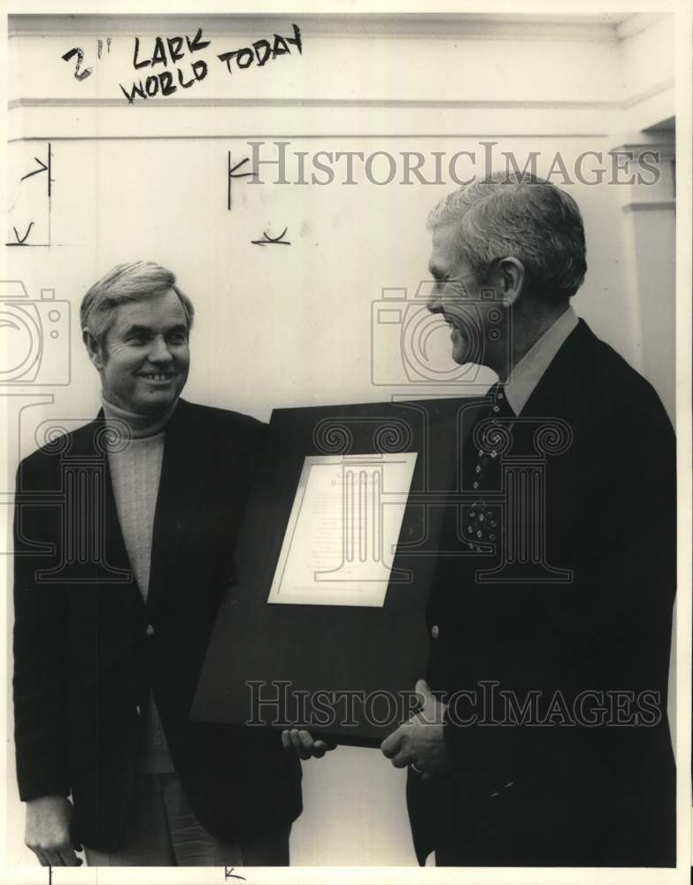 1978 Press Photo Darrell Eden &amp; Denby Mackie, Scott Eden Sportsmanship Trophy- Historic Images