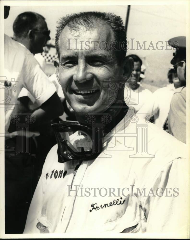 1975 Press Photo Race car driver Parnelli Jones - pis06287- Historic Images