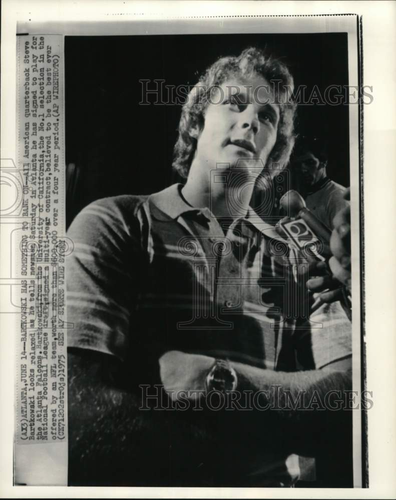 1975 Press Photo Atlanta Falcons&#39; Steve Bartkowski, news conference, Atlanta- Historic Images