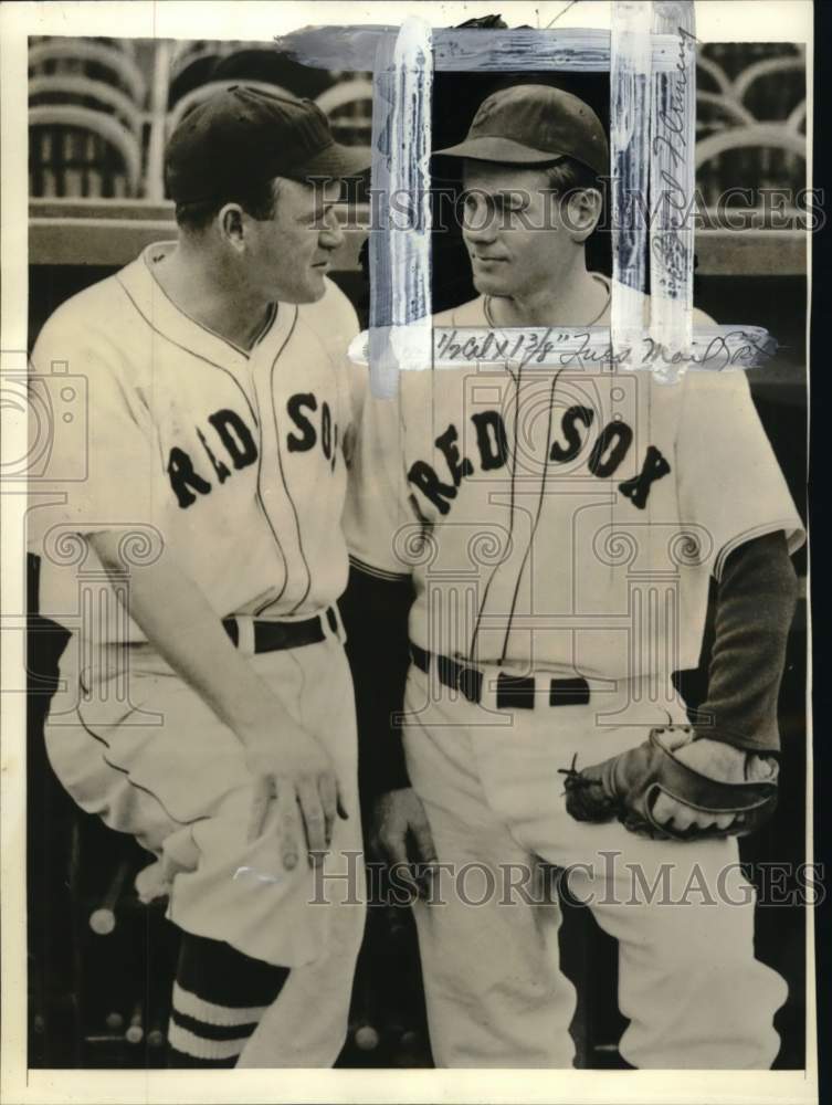 1940 Press Photo Red Sox manager Joe Cronin, pitcher Bill Fleming, baseball, MA- Historic Images