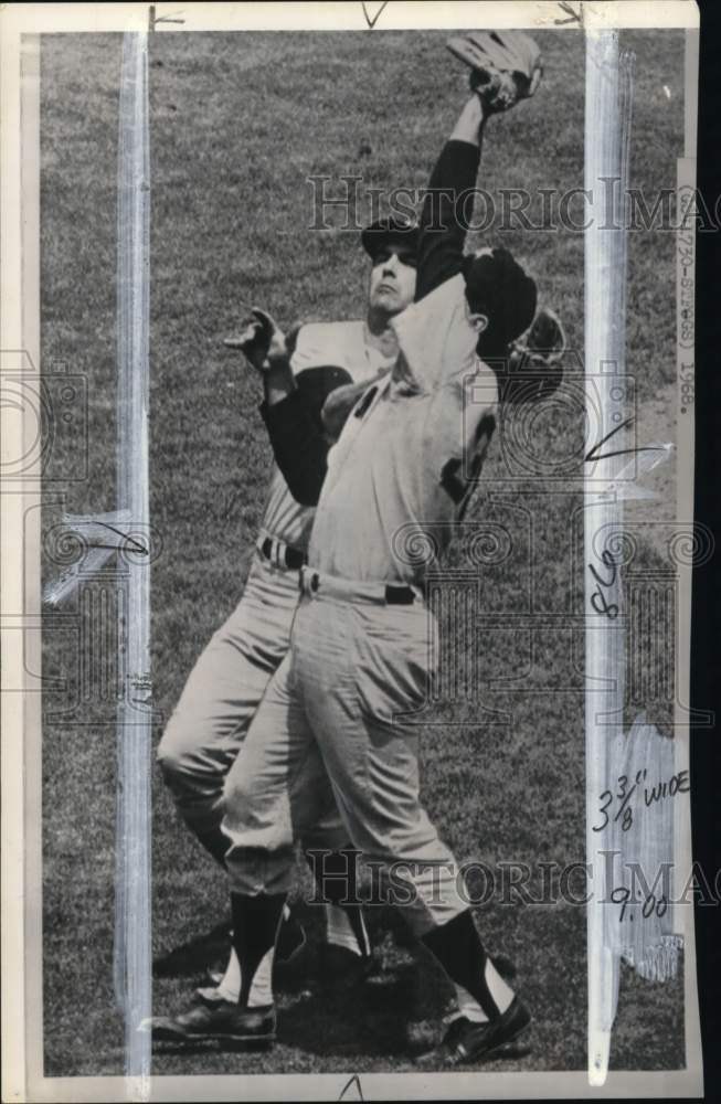 1968 Press Photo Houston Astros&#39; baseball players Dave Giusti &amp; Bob Aspromonte- Historic Images
