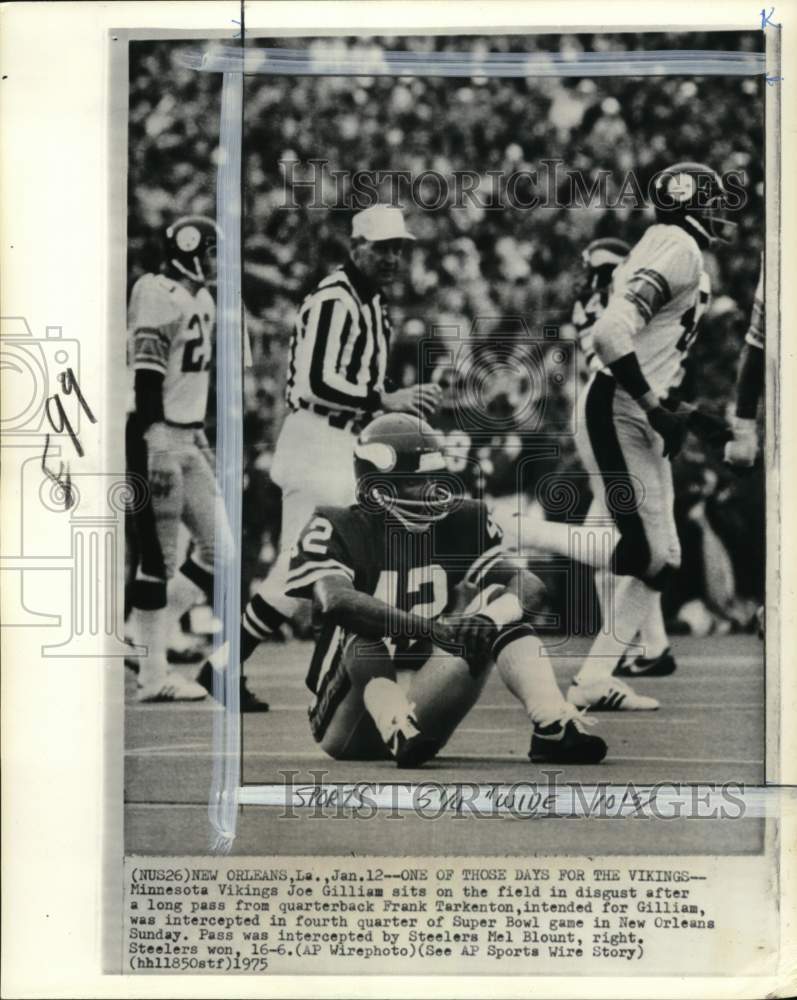1975 Press Photo Vikings&#39; football player Joe Gilliam, others, Steelers game, LA- Historic Images