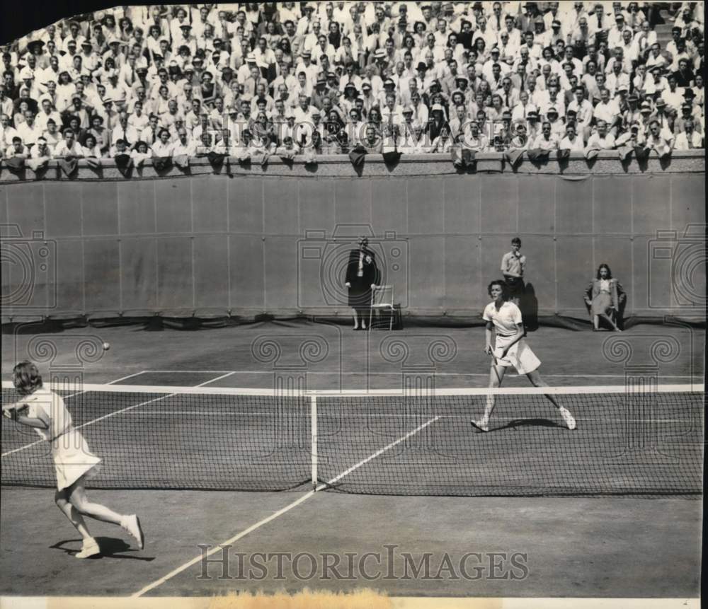 1946 Press Photo Tennis players Pauline Betz &amp; Patricia Canning Todd&#39;s match, NY- Historic Images