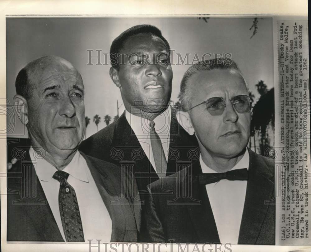 1962 Press Photo Ducky Drake, Verne Wolfe &amp; Rafer Johnson at funeral, Track, CA- Historic Images