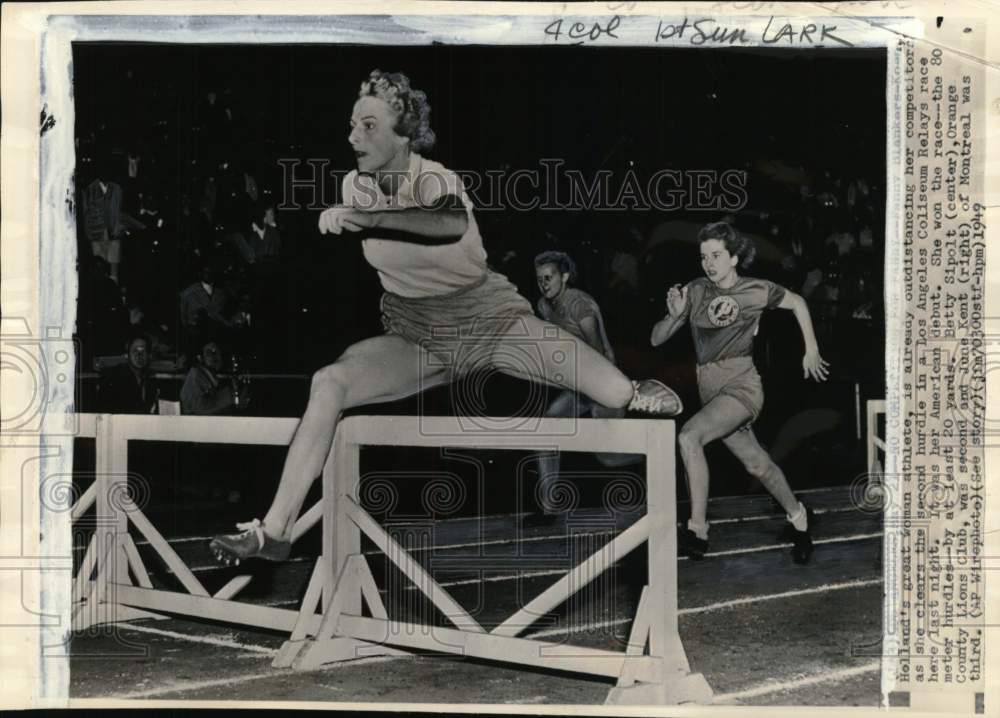 1949 Press Photo Track runners Fanny Blankers-Koen, Betty Sipolt &amp; June Kent, CA- Historic Images