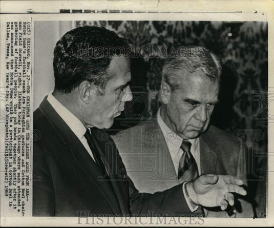 1969 Press Photo Notre Dame's Ara Parseghian & Field Scovell, Cotton Bowl, IL- Historic Images
