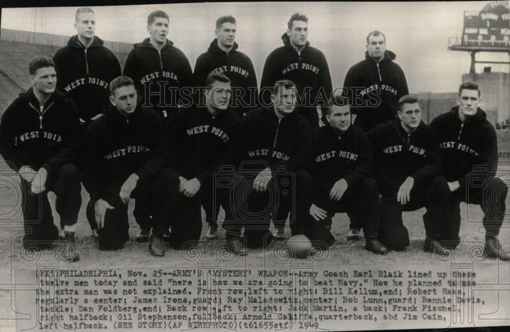 1949 Press Photo Football Earl Blaik with Army players, Philadelphia, PA- Historic Images