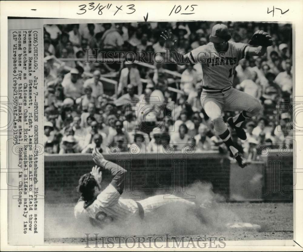 1975 Press Photo Rennie Stennett & Rick Reuschel in action, Baseball, Chicago- Historic Images