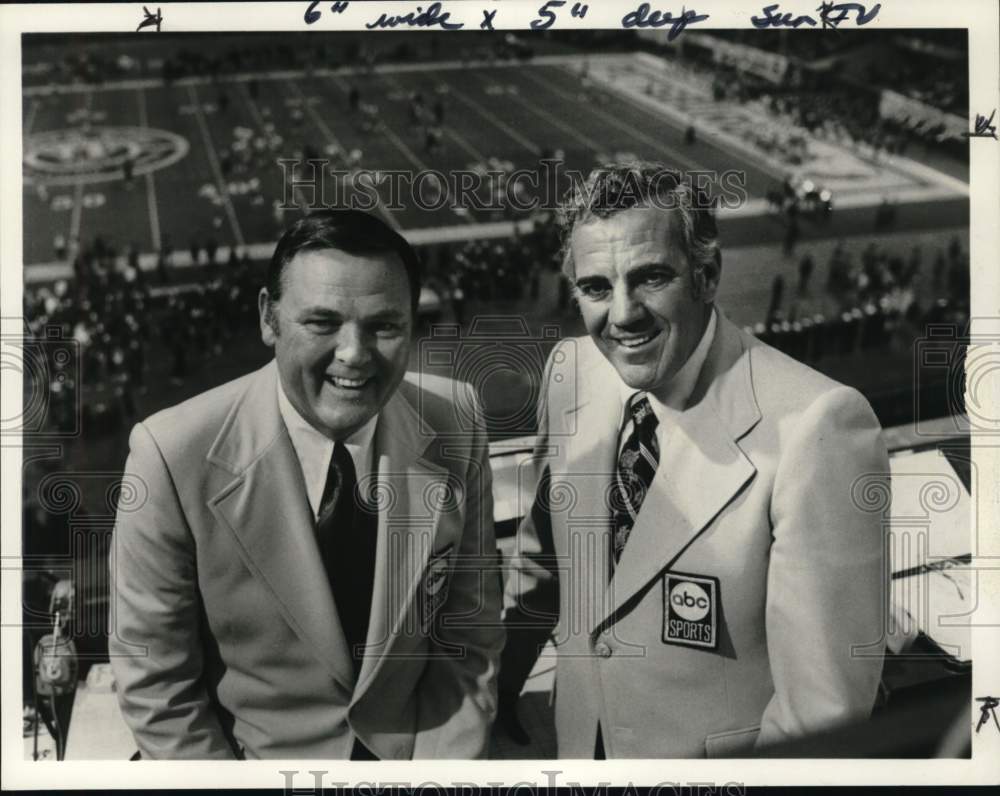 1977 Press Photo ABC Sportscaster Keith Jackson & former Ara Parseghian- Historic Images