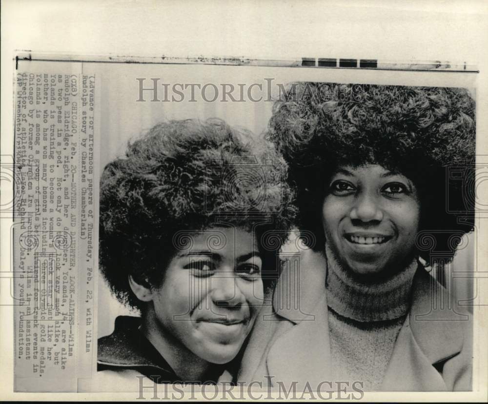 1973 Press Photo Track star Wilma Rudolph Eldridge &amp; daughter Yolanda, Chicago- Historic Images