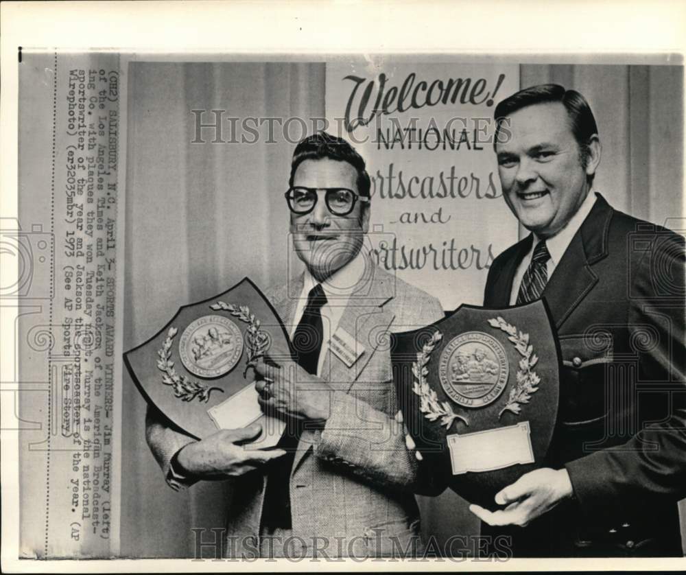 1973 Press Photo Jim Murray and Keith Jackson win Sports Awards, Salisbury, NC- Historic Images