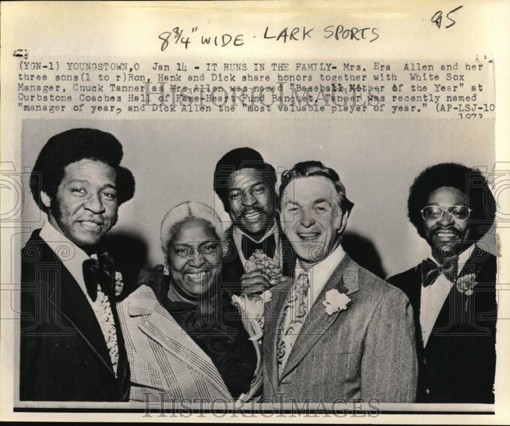 1973 Press Photo White Sox's Chuck Tanner, Era Allen & her sons, Baseball, Ohio- Historic Images