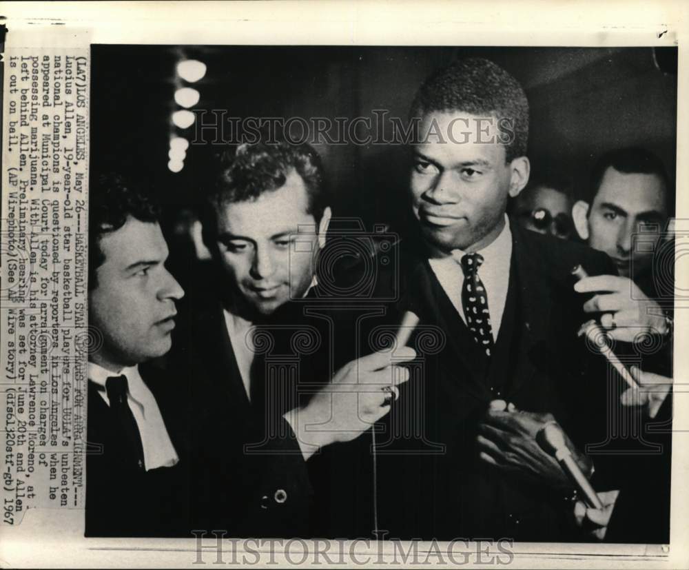 1967 Press Photo Basketball player Lucius Allen & lawyer Lawrence Moreno, CA- Historic Images