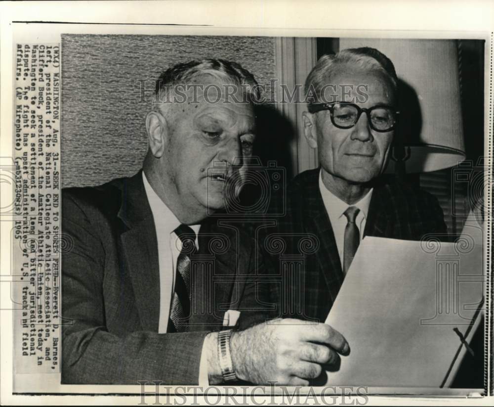 1965 Press Photo Presidents Everett D. Barnes (NCAA) &amp; Clifford Buck (Union), WA- Historic Images