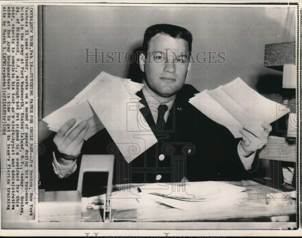 1964 Press Photo Yankees' baseball player Jim Bouton, Fort Wadsworth, New York- Historic Images
