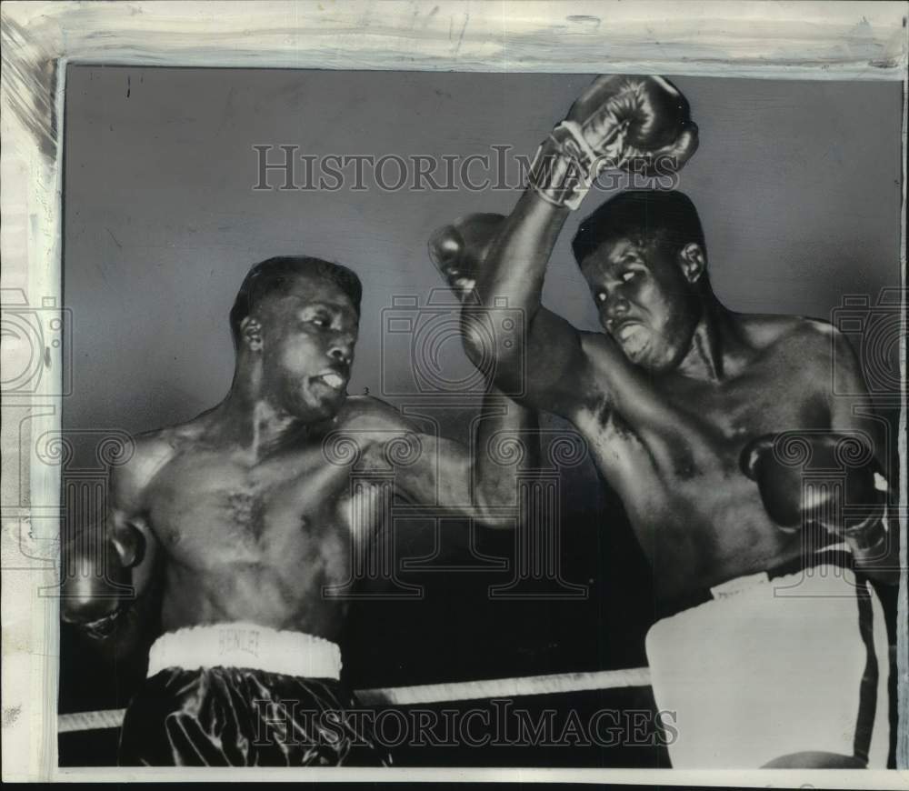 1952 Press Photo Boxers Kid Gavilan & Bill Graham, Havana's Gran Stadium, Cuba- Historic Images
