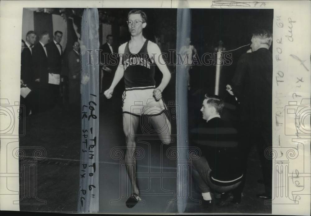 1950 Press Photo Wisconsin's runner Don Gehrmann & others at race, Chicago, IL- Historic Images