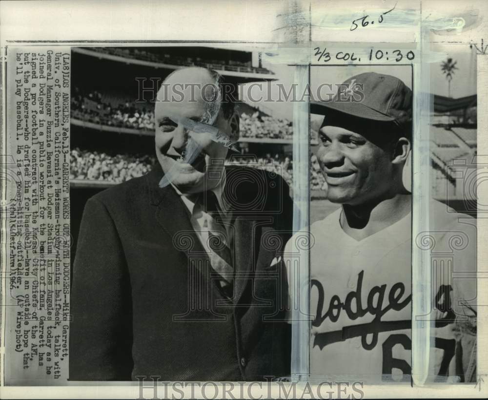 1966 Press Photo Dodgers&#39; Mike Garrett &amp; manager Buzzie Bavasi, Baseball, CA- Historic Images