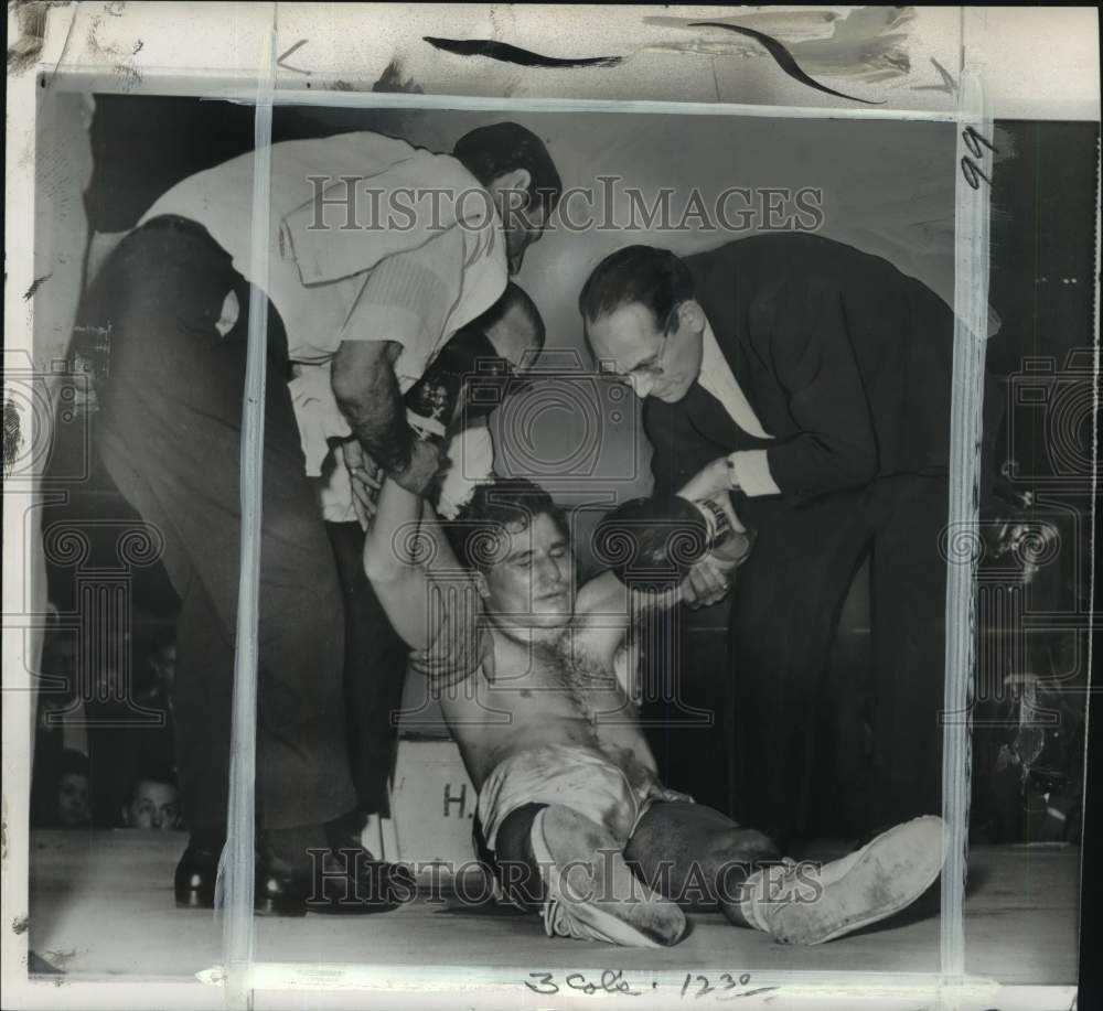 1962 Press Photo Boxer Jorge Fernandez assisted after lost fight - pis07252- Historic Images